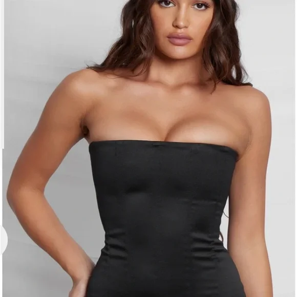 Elegant Black Strapless Top - Picture 4 of 9